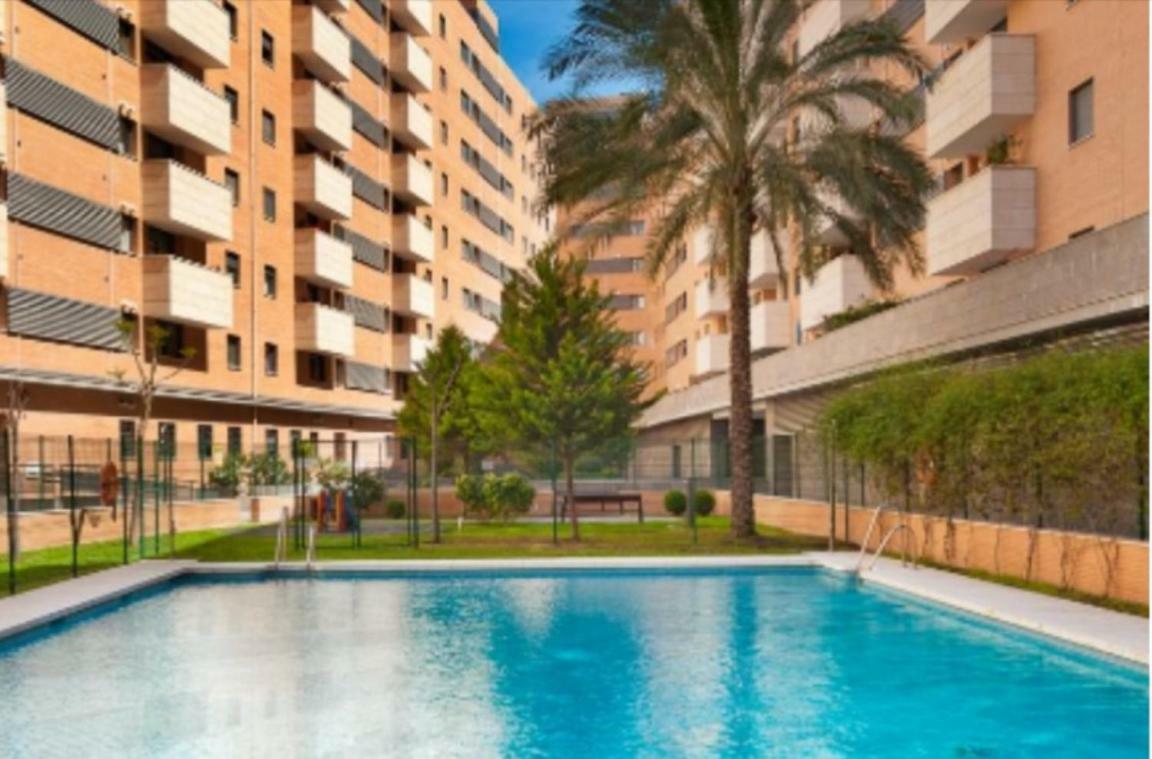 Buena Locacion Estacion Maria Zambrano Cerca De La Playa Y Centrico Apartment Malaga Exterior photo